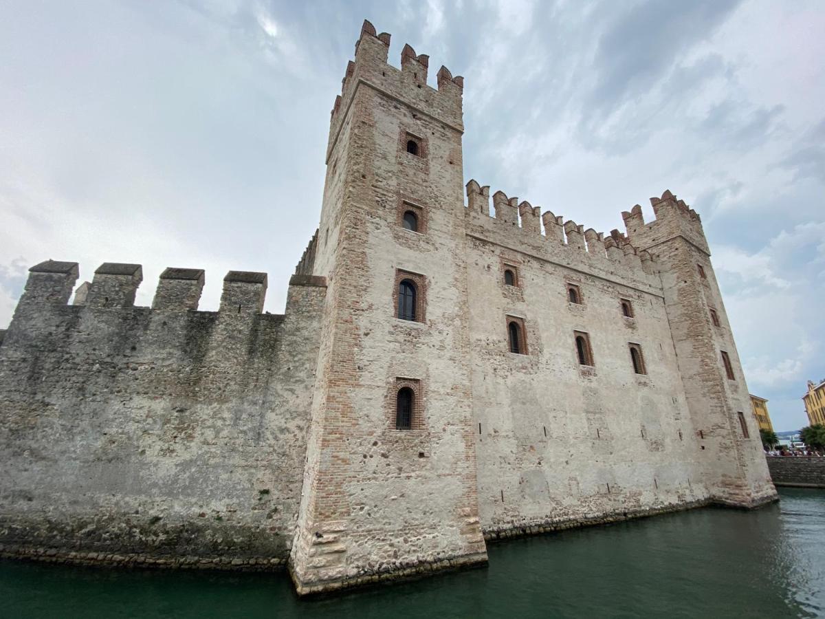 Castello Mavino Apartment ซีร์มิโอเน ภายนอก รูปภาพ